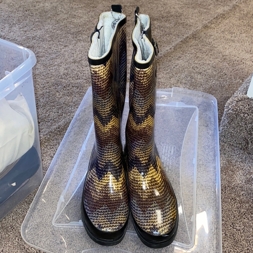 The sak rain boots